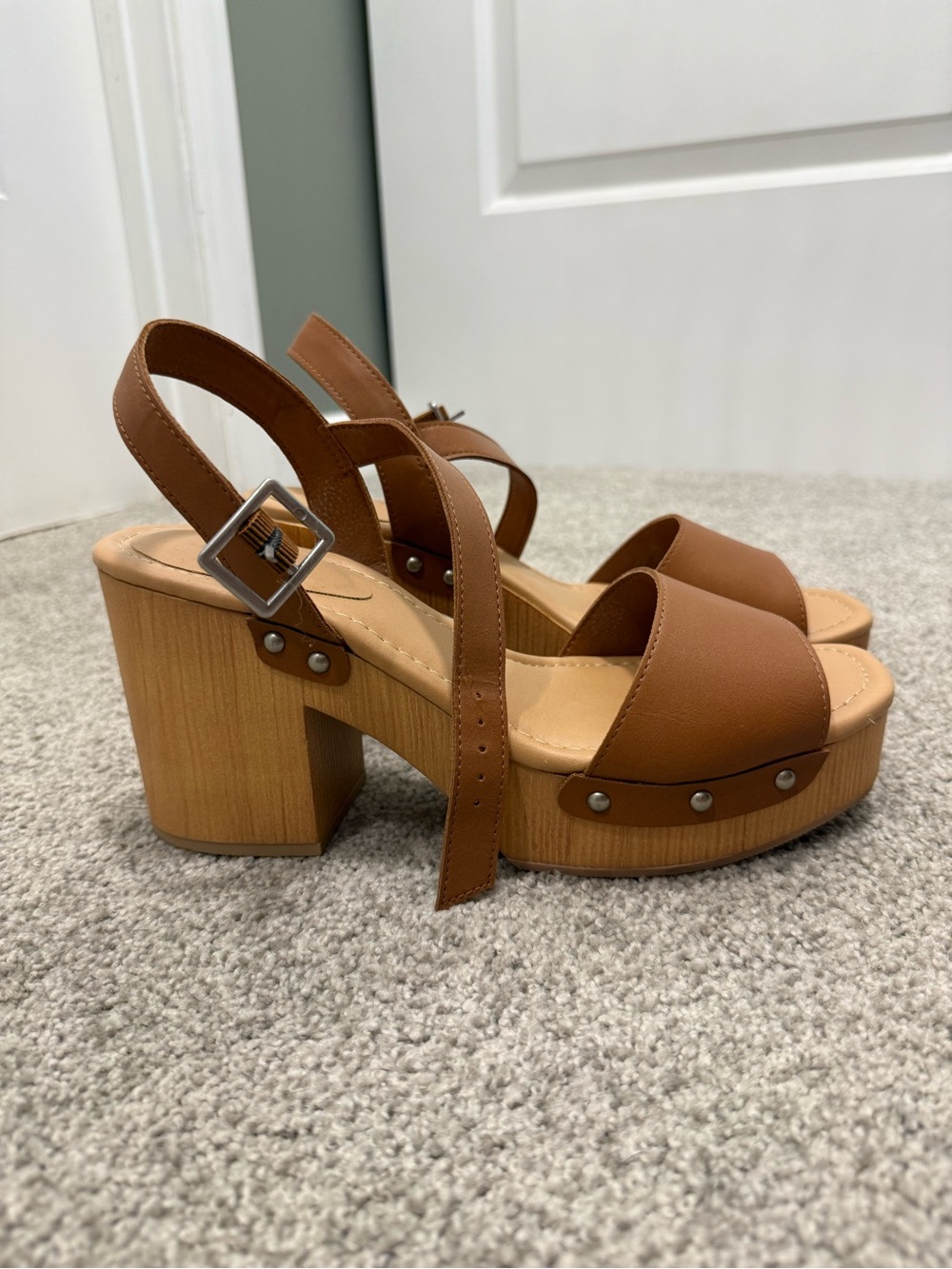 Universal Thread Tan Platform Block Heel Sandal with Stud Accents - Picture 2 of 9